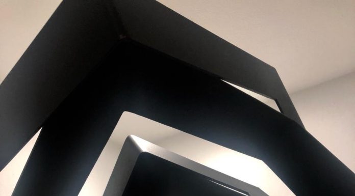 Cassio Lázaro expõe na Galeria de Arte André ! Uma explosão de formas , cores , forjados com aço e ferro fazem o sucesso ao publico ! Giulietta Santino