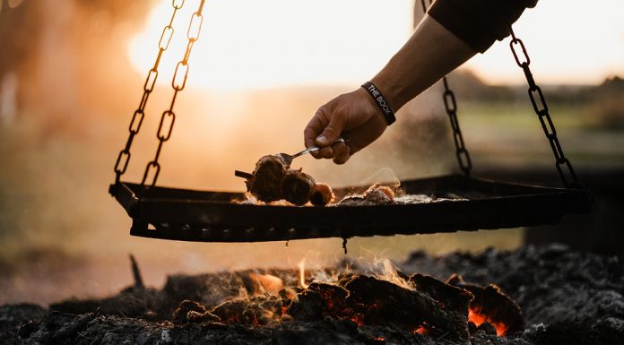 A nova ética no churrasco; cortes dianteiros e melhor procedência com lenha certificada