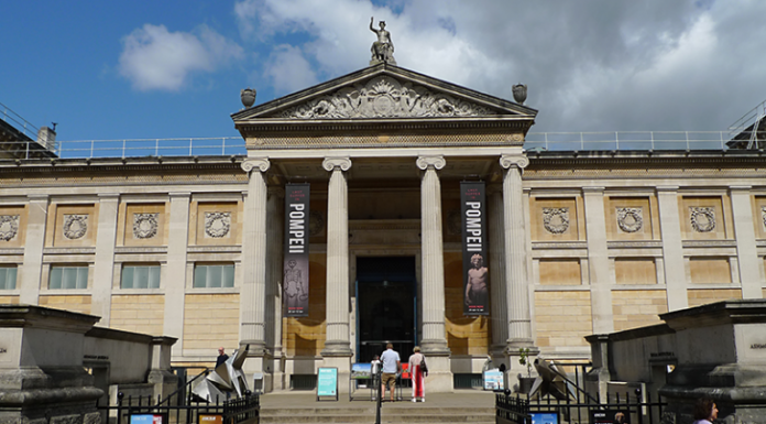 Qual é o primeiro museu do mundo?