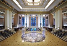 O icônico hotel Waldorf Astoria vai leiloar milhares de peças históricas