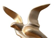 Yolanda D’Augsburg: A Elegância do Bronze e a Poética das Formas em Movimento
