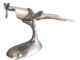 Entre a aviação e o design: a elegância de uma escultura de avião cromada vintage