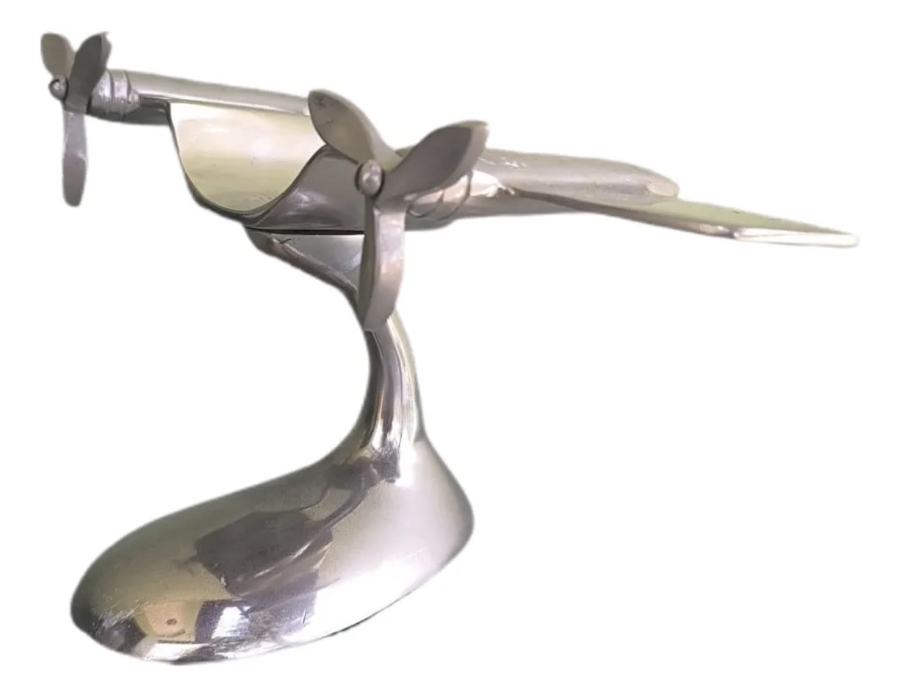 Entre a aviação e o design: a elegância de uma escultura de avião cromada vintage