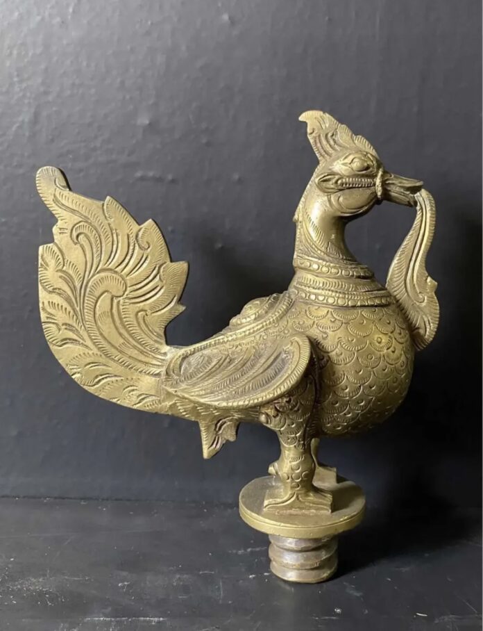 pavão indiano em bronze