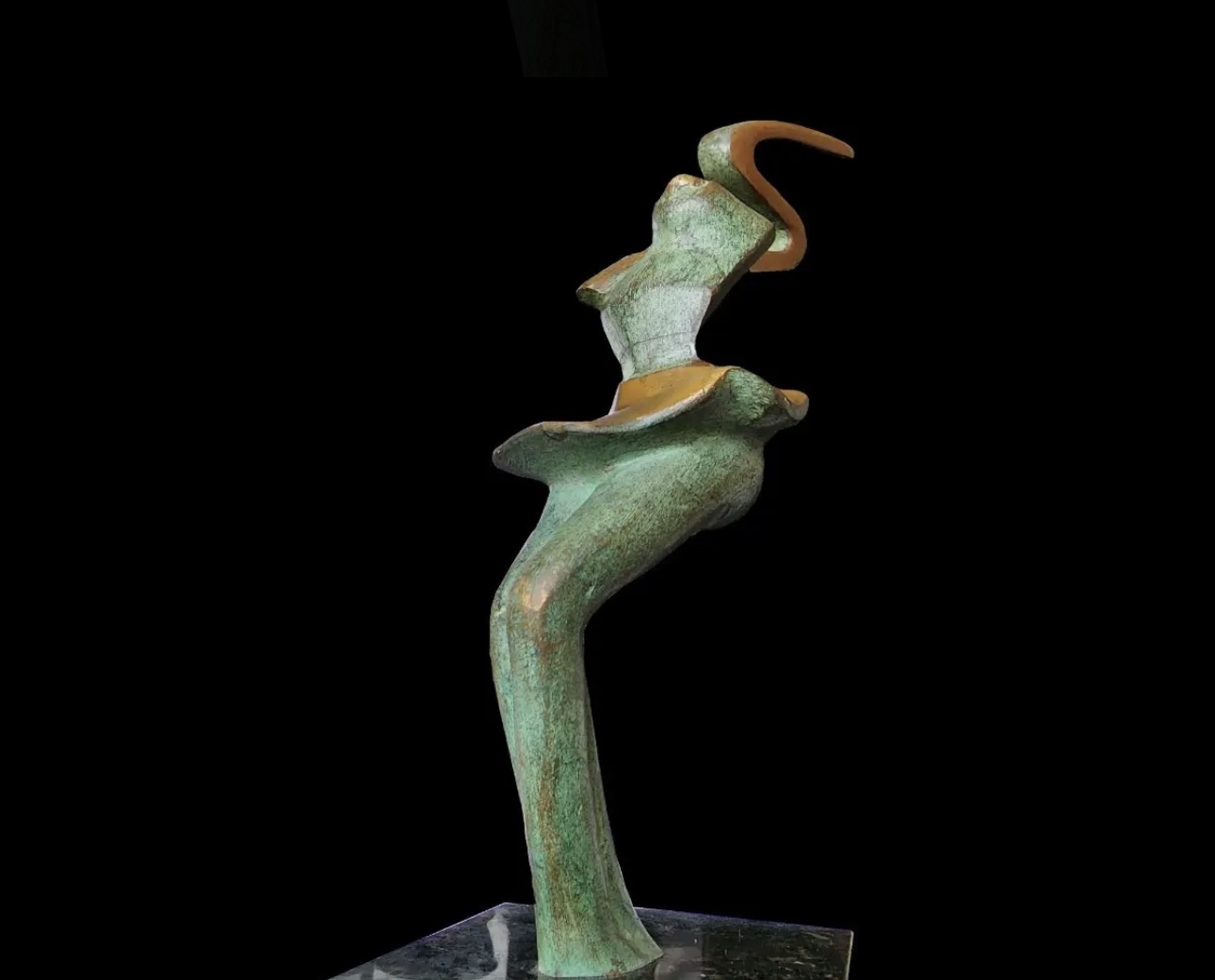 Bailarina Estilizada em Bronze: o movimento transformado em forma e a delicadeza preservada na matéria 1